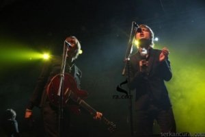 1329605741 MANDO DIAO 2 300x200 Avea Escape To Music ile ilk kez Türkiye’ye gelen Mando Diao, İstanbul’u salladı   Resim