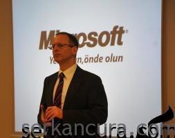 1329827722 MunirKundakci 1  253x200 Microsoft Türkiye İzmirli Şirketlere ‘Rekabet için Teknoloji’ Dedi   Resim